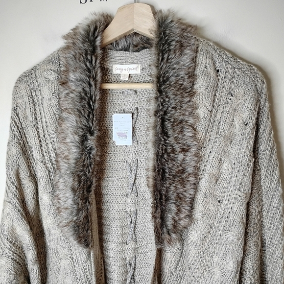 Boho Song n Spirit Faux Fur Cocoon Cardigan Small NWT Luxe Cozy Chalet Holiday - Picture 3 of 12